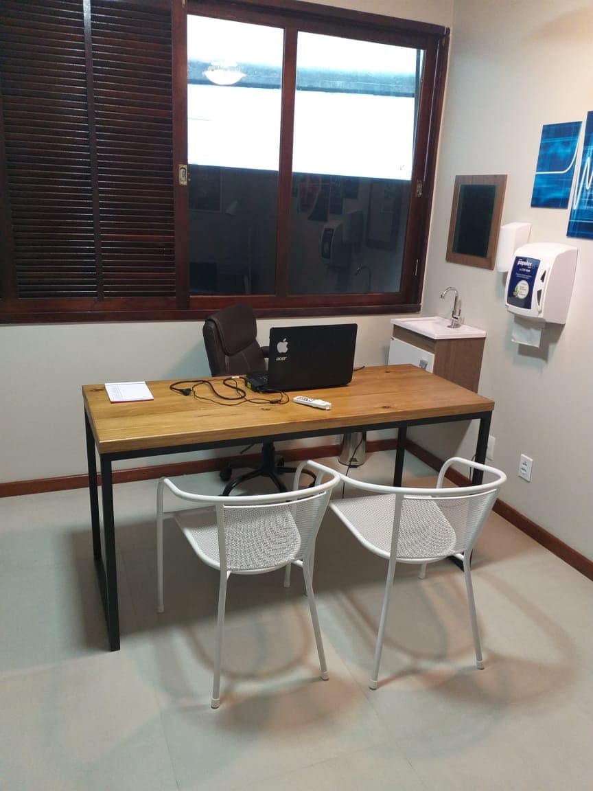 Consultório médico da Clínica Endoscorpus em São Gonçalo